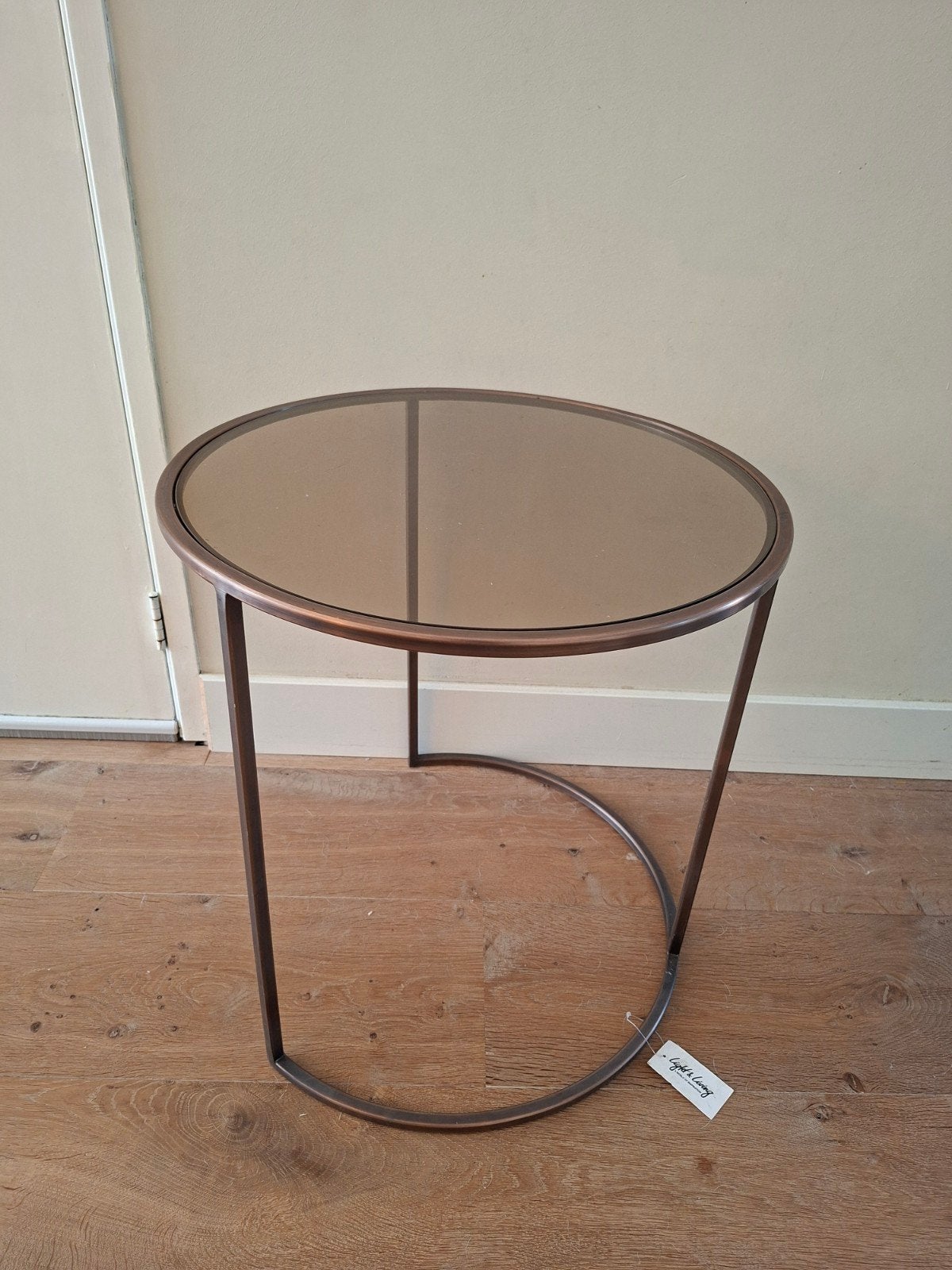 Bijzettafel Duart met glazen blad. Nieuw, Huis en Inrichting, Tafels | Bijzettafels, Minder dan 55 cm, Rond, Ophalen, 45 tot 60 cm