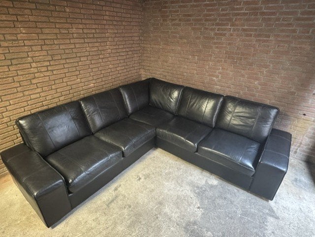 Compacte zwart lederen hoekbank, Ophalen, Hoekbank, Leer, Zo goed als nieuw
