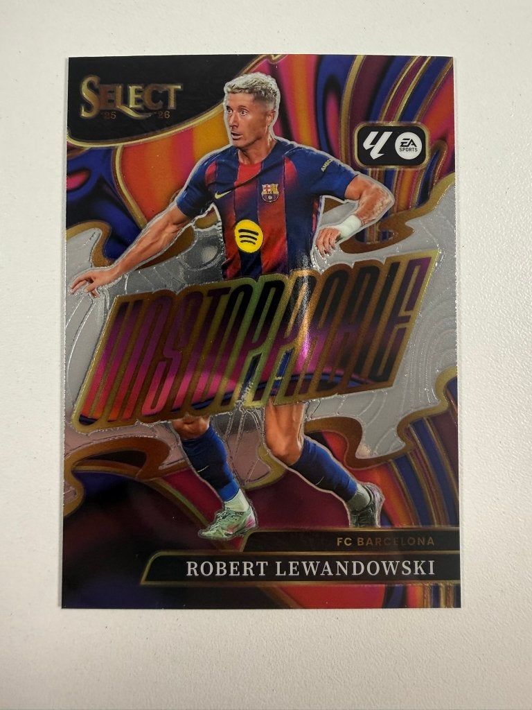6 Robert Lewandowski Unstoppable Select La Liga 2025-26, Ophalen of Verzenden, Nieuw, Buitenlandse clubs, Poster, Plaatje of Sticker