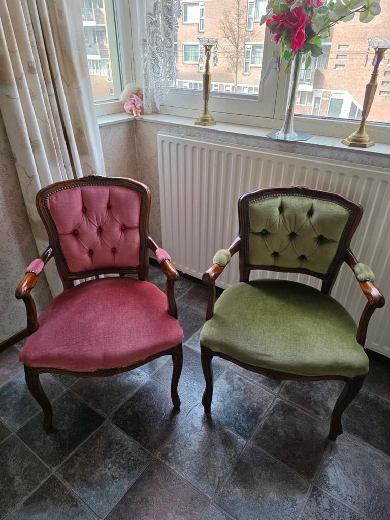 Klassieke houten vitrine met Duits porselein & meer, Ophalen