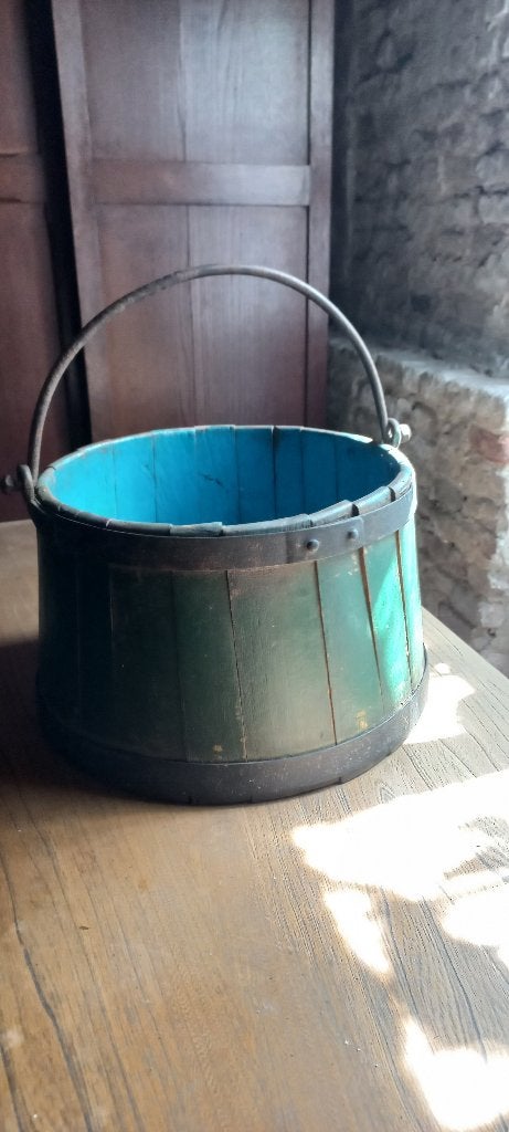 Antieke houten emmer (nr. 2) met gesmede beugel – volkskunst, Ophalen of Verzenden