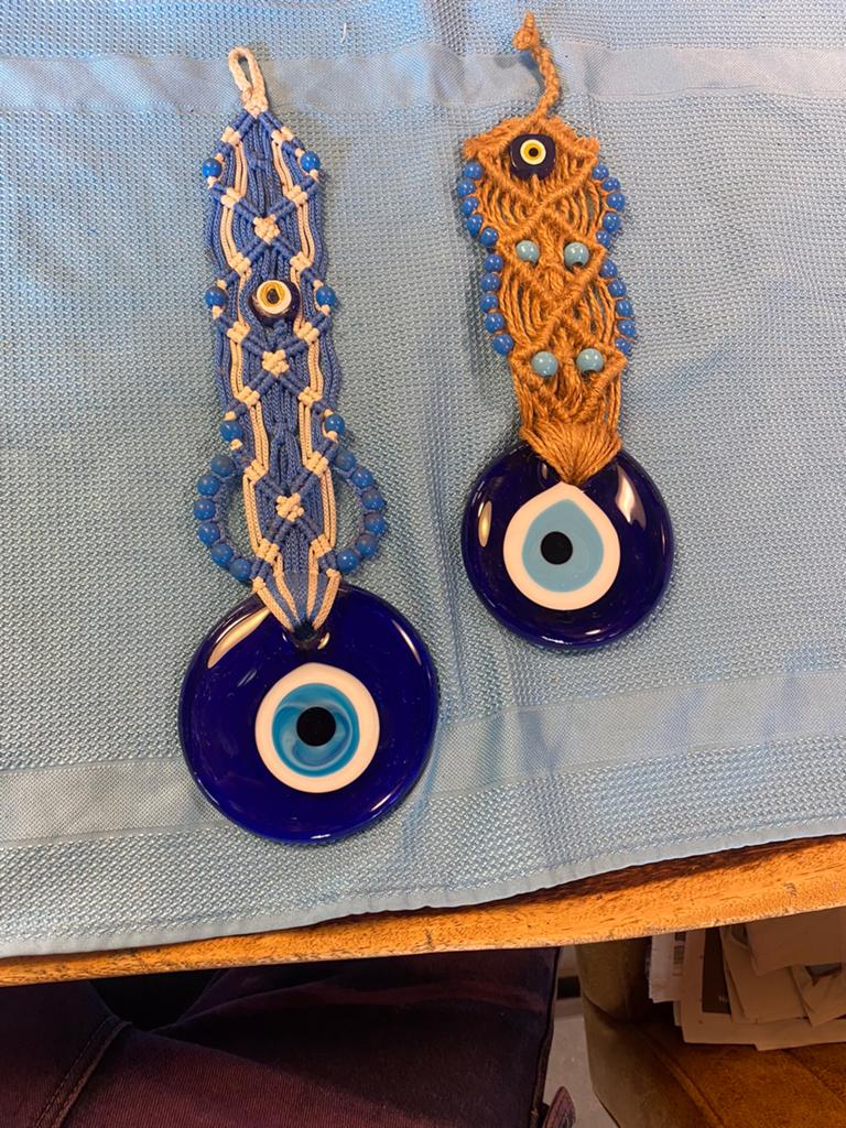 Amulet,blauw glazen oog met ketting,2x,doorsnee 8.5 en 9 cm, Huis en Inrichting, Ophalen of Verzenden, Zo goed als nieuw