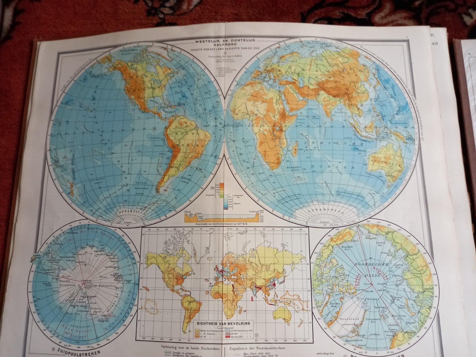Schoolatlas der Geheele aarde  100 jaar oud!, Gelezen, Overige atlassen, Ophalen of Verzenden, Wereld