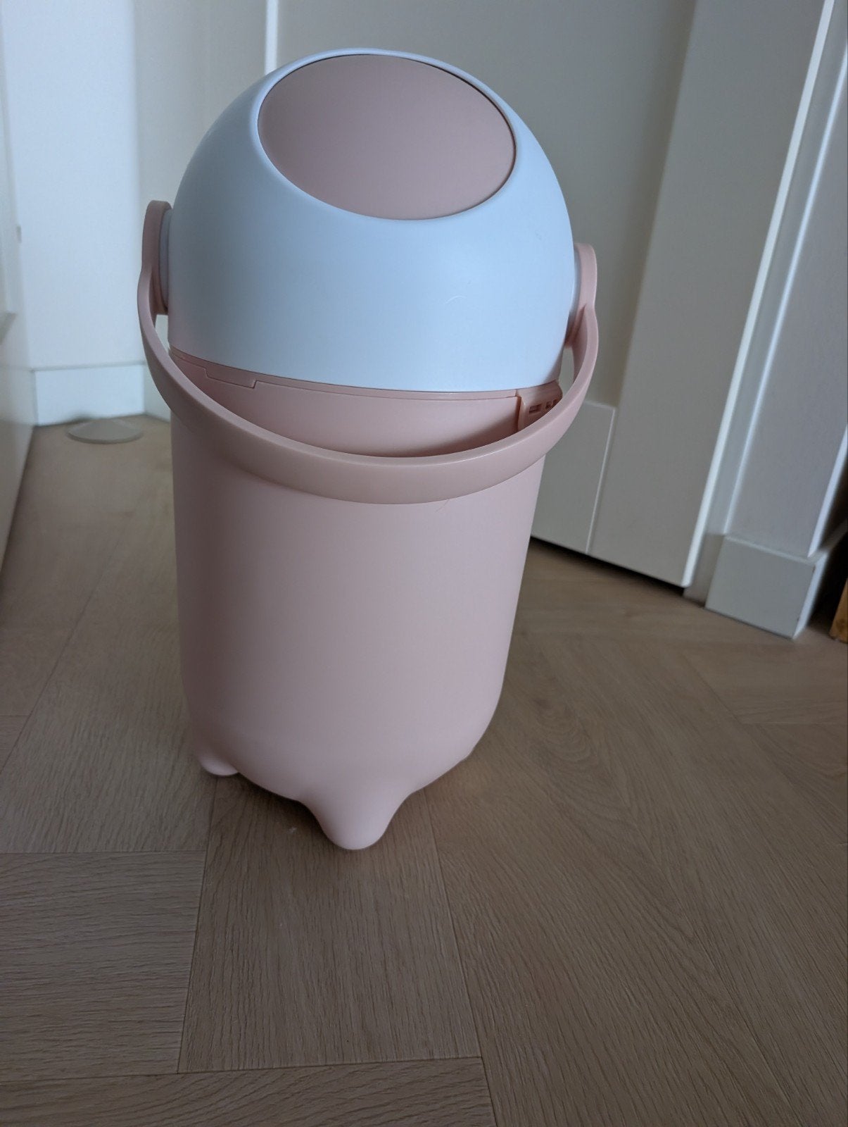 Born Lucky luieremmer/prullenbak - Roze/Wit, Ophalen, 50 – 75, Kunststof, 20 tot 30 liter