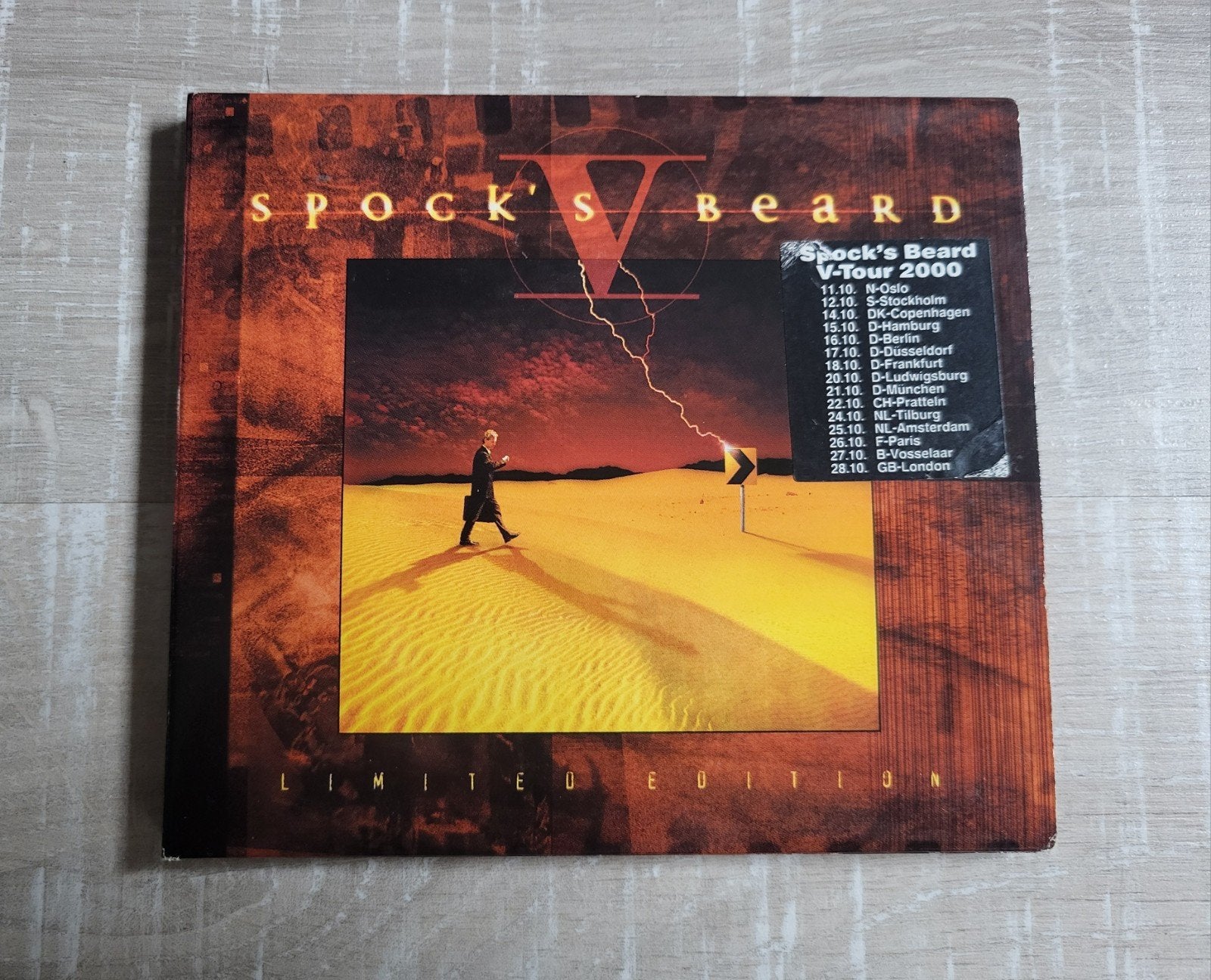 cd Spock's Beard - V, Cd's en Dvd's, Ophalen of Verzenden, Zo goed als nieuw, Poprock