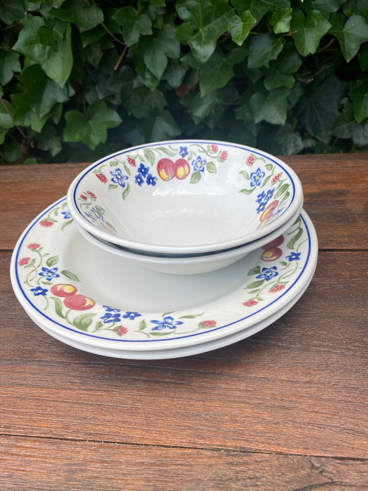 Churchill England Servies: Borden en Kommen met Fruitdecor, Gebruikt, Overige merken, Keramiek, Landelijk/Boerenbont