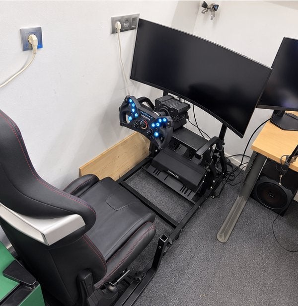 Complete Sim Racing Setup – MOZA, Fanatec & GT Omega, Spelcomputers en Games, Ophalen, Gebruikt, 1 speler, Racen en Vliegen