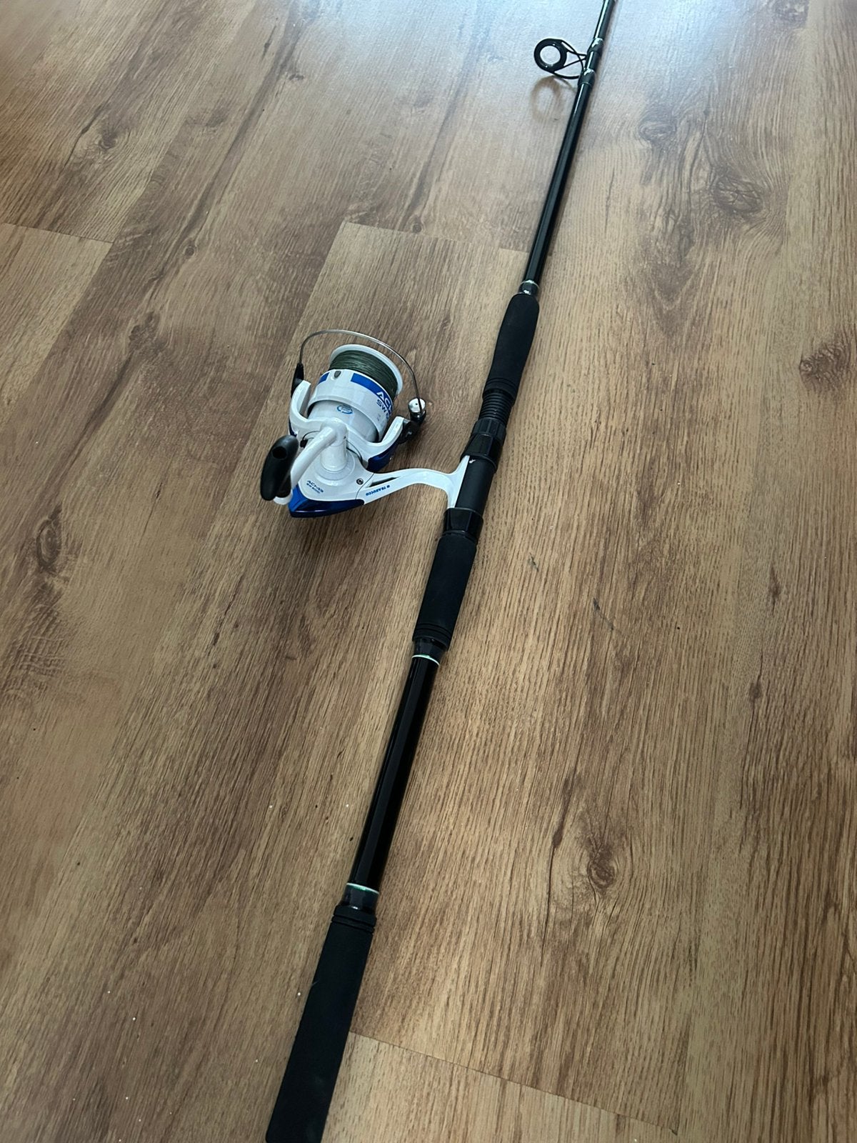 Zeebaars hengel+molen nooit gebruikt!!, Ophalen of Verzenden, Nieuw, Molen