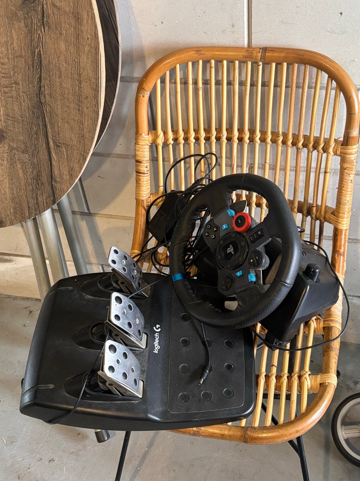 Logitech G29 Driving Force Racing Wheel + Pedalen, Spelcomputers en Games, Spelcomputers | Overige Accessoires, Racestuur, Gebruikt