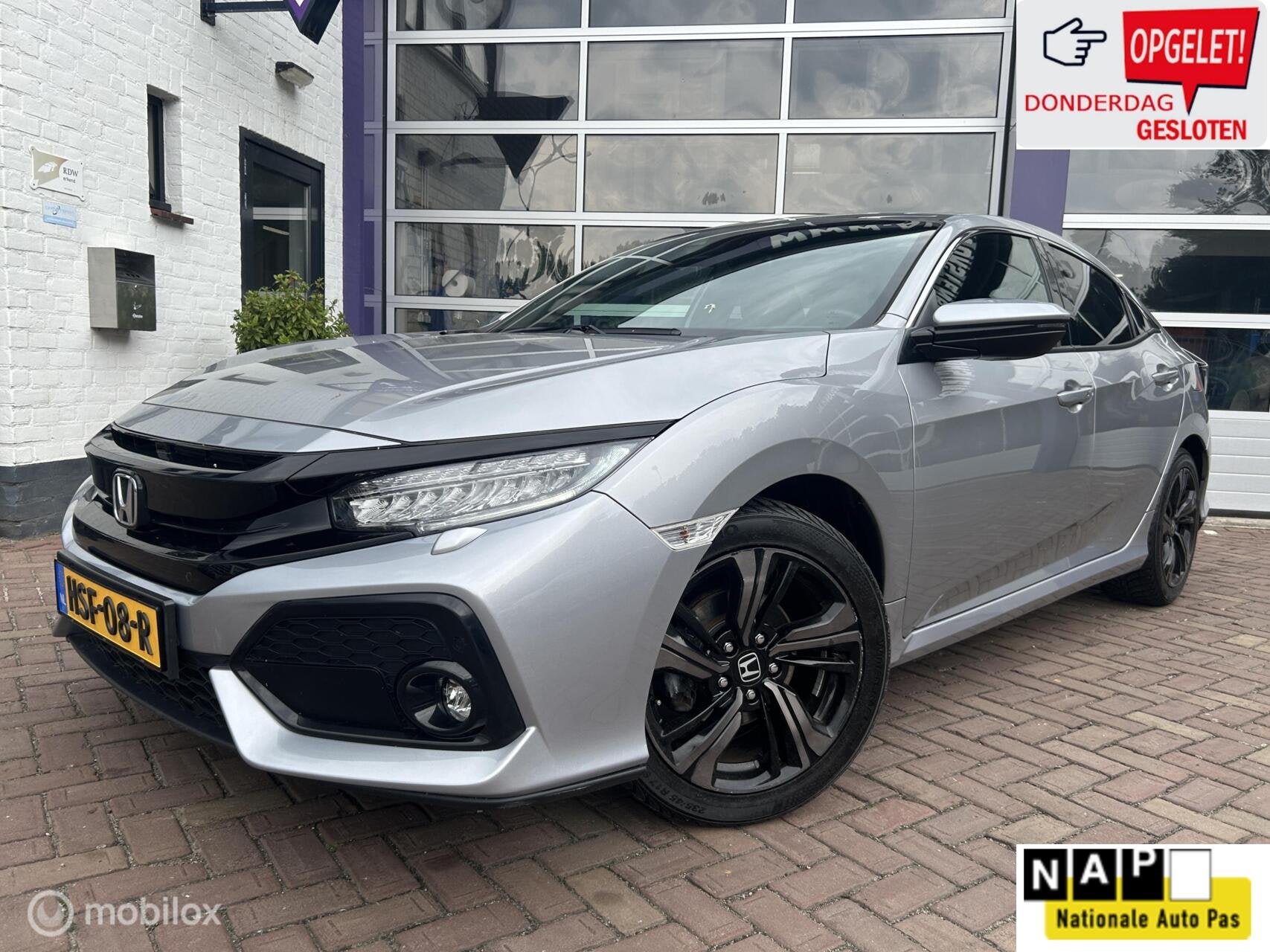 Honda Civic 1.0 i-VTEC Executive * NAVI * AIRCO * PANODAK *, Auto's, Honda, Stof, Gebruikt, 129 pk, 988 cc