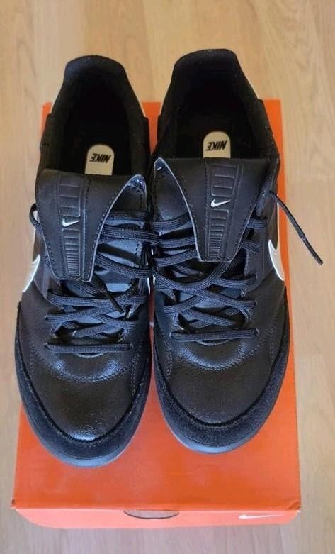 Nike Tiempo Legend 9 Club TF Voetbalschoenen zwart maat 42,5, Sport en Fitness, Voetbal, Maat XS of kleiner, Ophalen of Verzenden