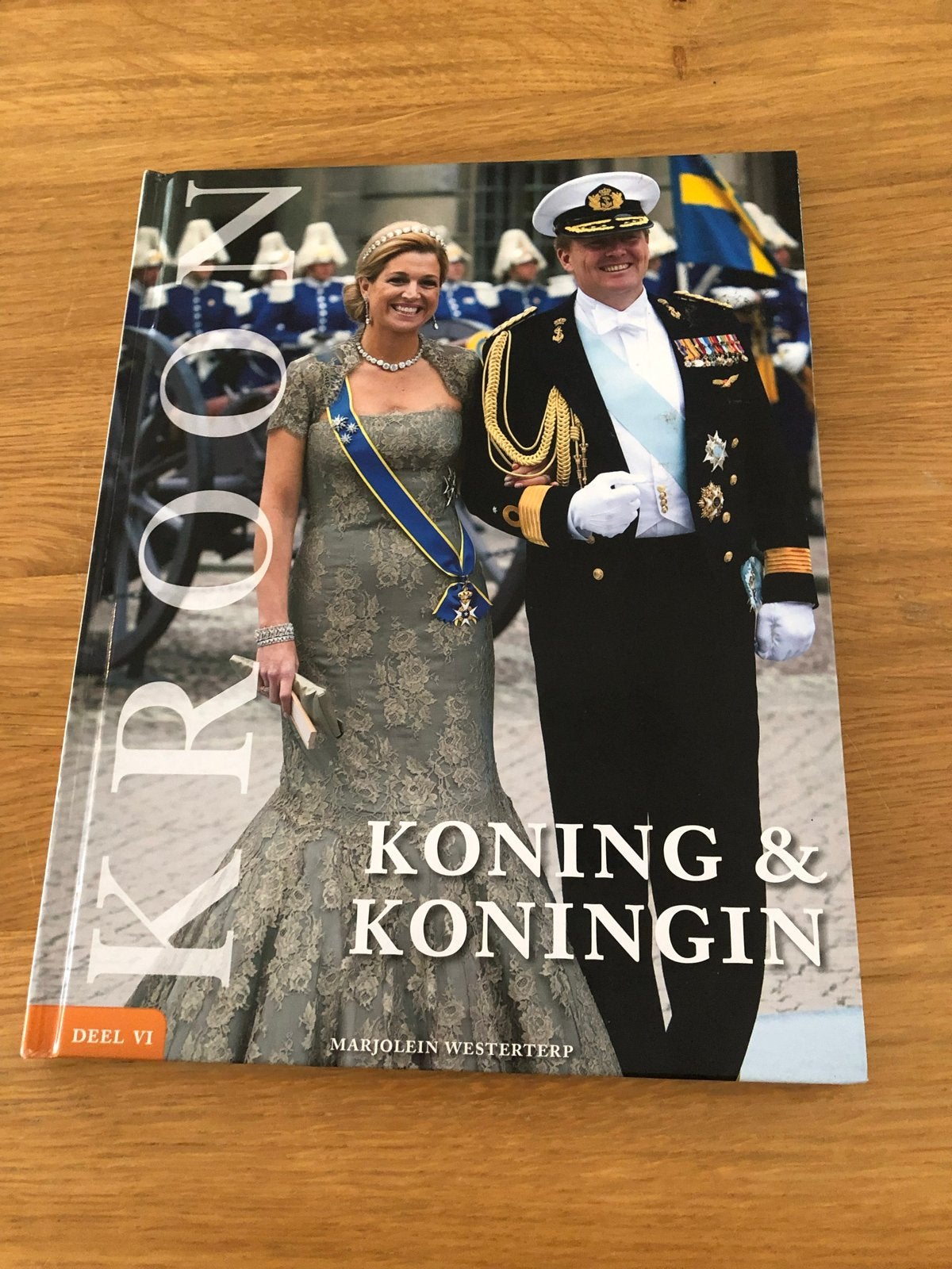 Boekenreeks Ons Koningshuis - Deel I t/m VI, Ophalen of Verzenden, Zo goed als nieuw, Politiek