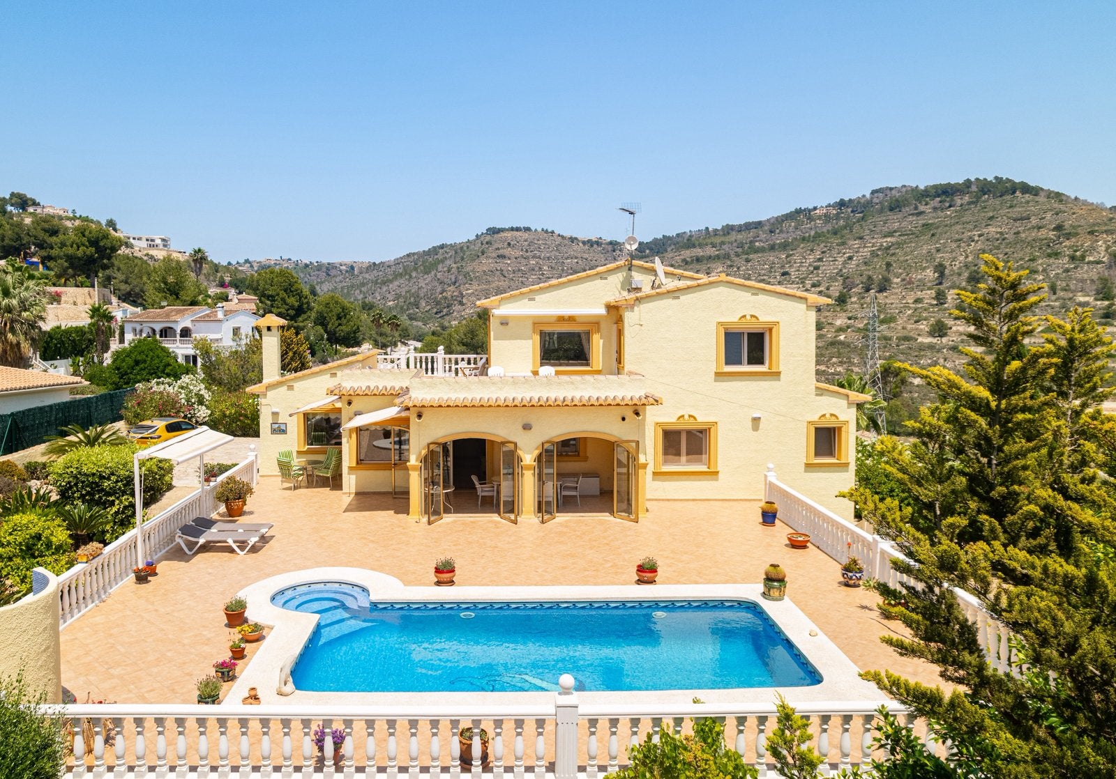 Te koop villa Costa Blanca Calpe zee-en berg zicht zwembad., Tuin, Dorp