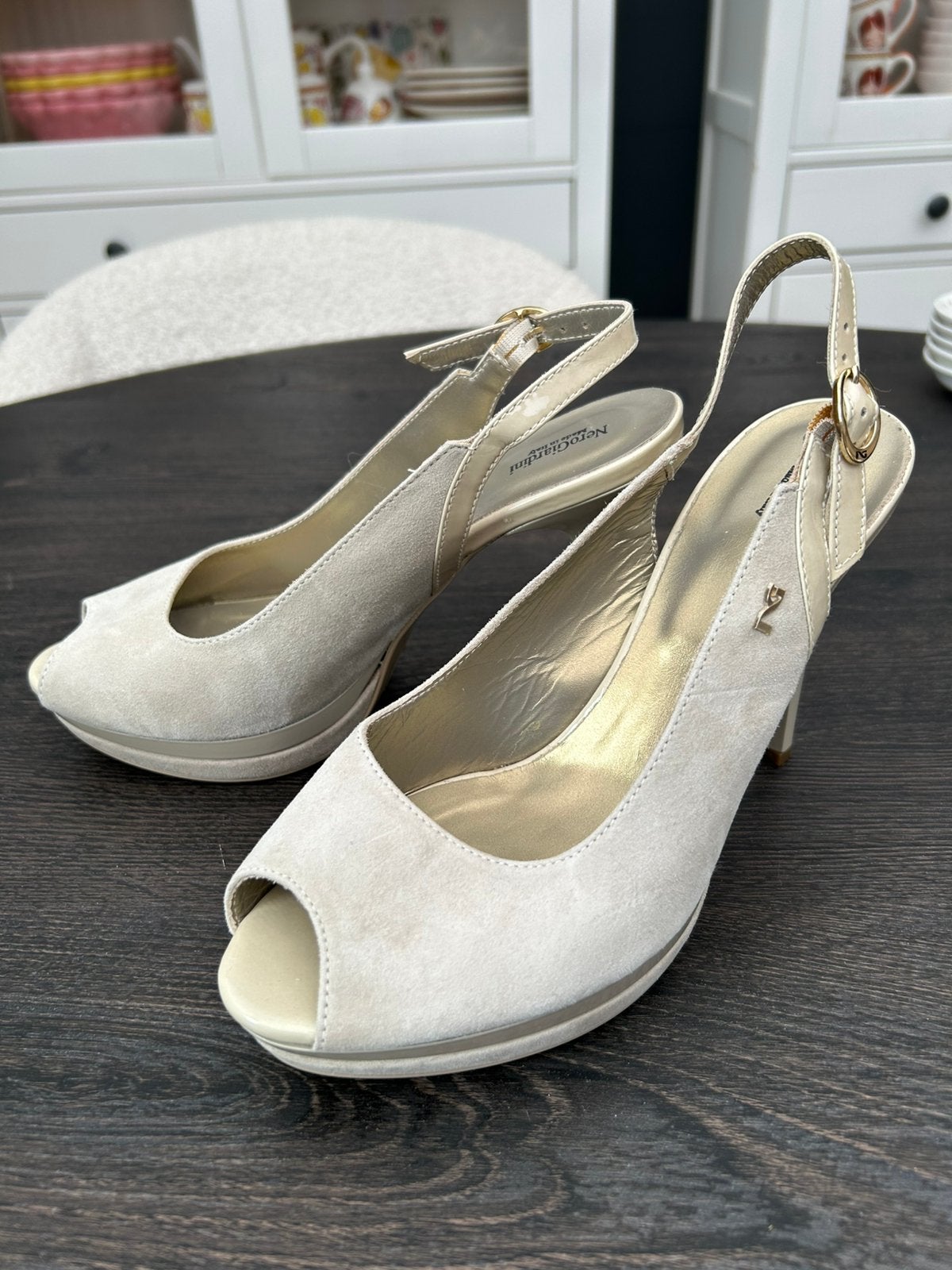 Prachtige pump met naaldhak van Nero Giardini, maat 39, Ophalen of Verzenden, Nieuw, Beige