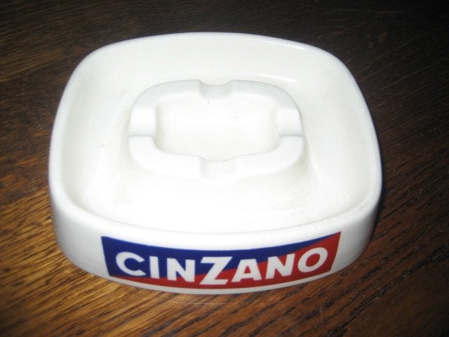 mooie porseleinen CINZANO asbak  (royal sfinx maastricht), Ophalen of Verzenden, Zo goed als nieuw, Asbak