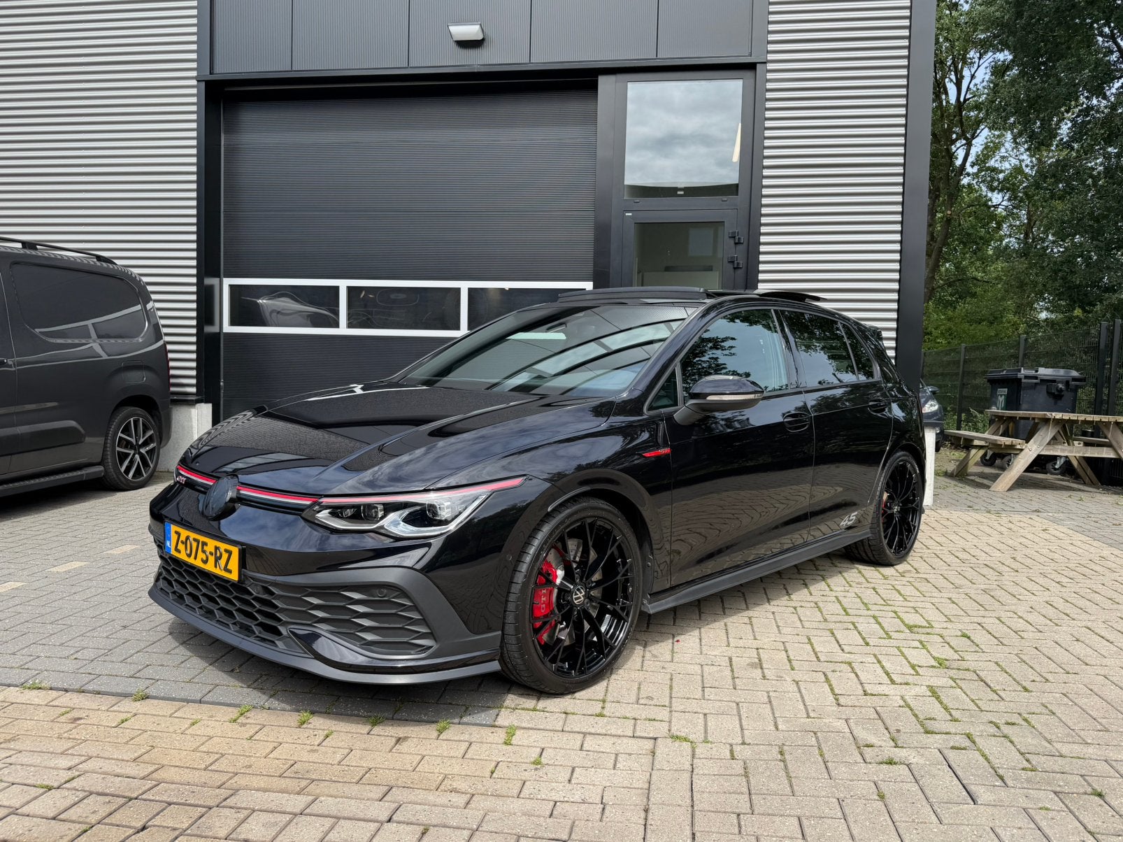 Volkswagen Golf 2.0 TSI GTI Clubsport 45Jahre Akra Pano, Lichtsensor, 4 cilinders, 1984 cc, Zwart