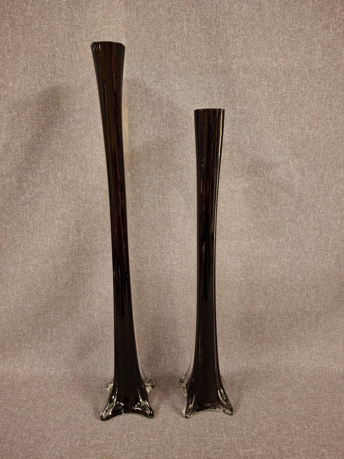 Set van 2 hoge vintage glazen vazen – zwart rookglas, Sba@, Sba, Zwart, 1103bg