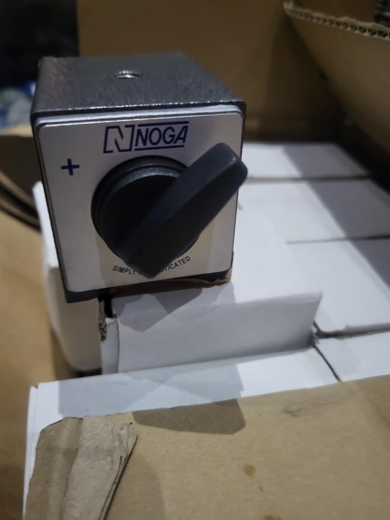 Magnetische houder bed.10 stuks mag mooie prijs .voor kenner, Ophalen of Verzenden