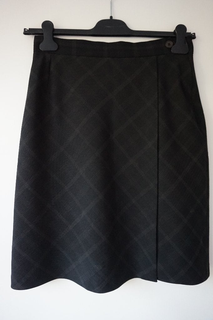 Korte rok met overslag - zwart met streepje ruit V&D 38 40 M, Kleding | Dames, Rokken, Maat 38/40 (M), V&D, Zwart, Ophalen of Verzenden