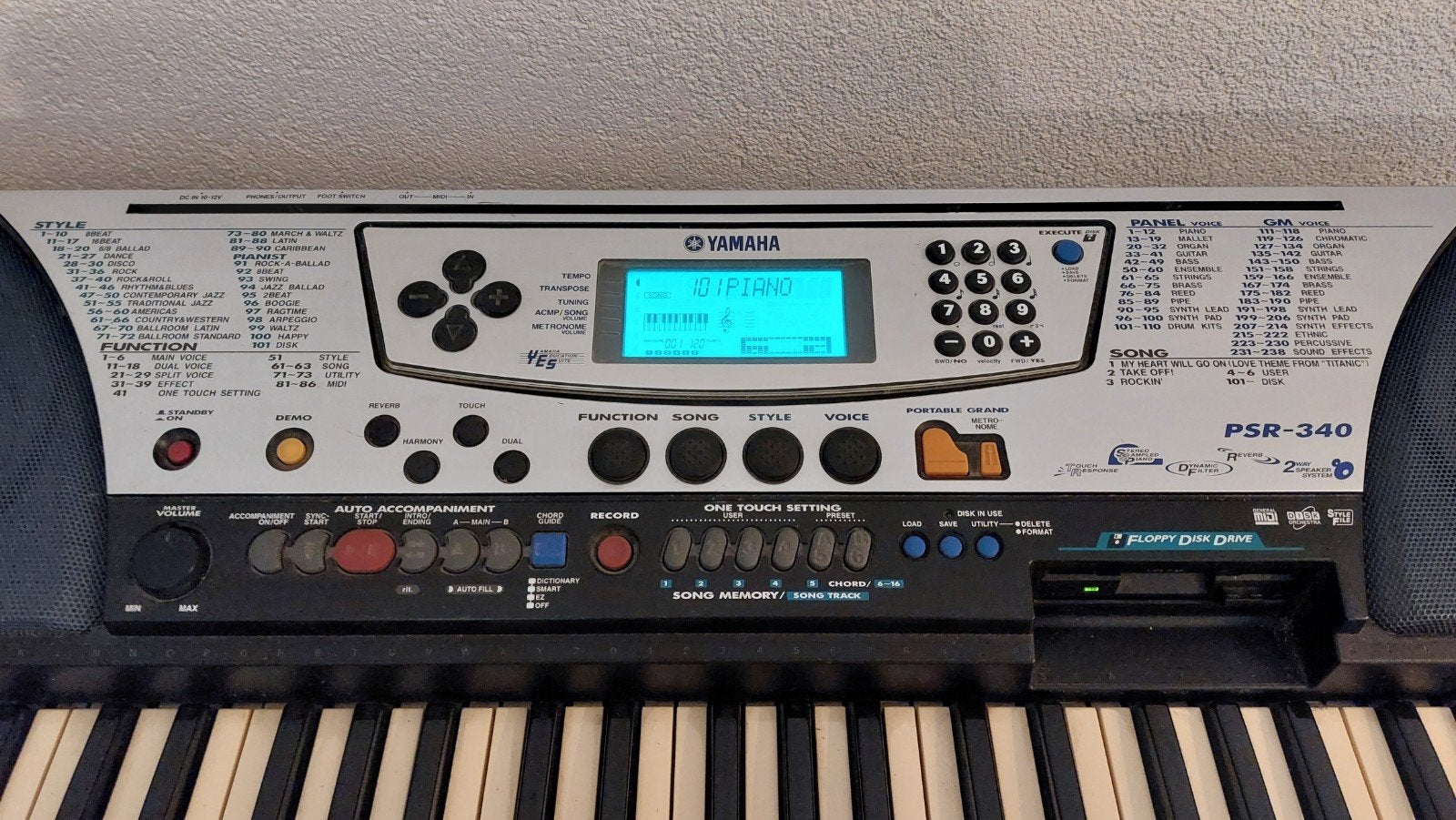 Yamaha PSR-340 Keyboard – geliefd retro-model, Muziek en Instrumenten, Ophalen, Yamaha, Aanslaggevoelig, 61 toetsen