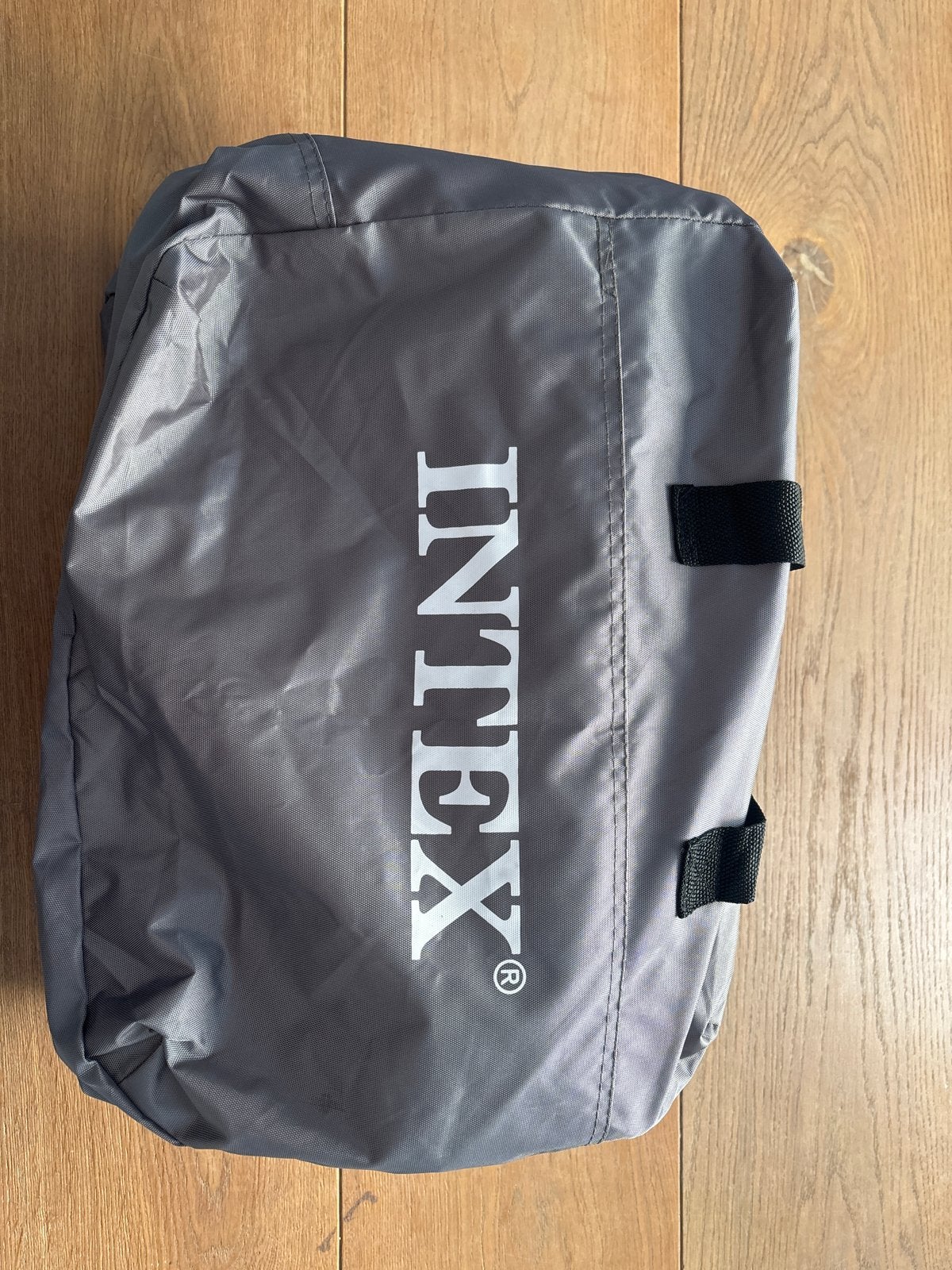 Intex Luchtbed 140x200 cm met Ingebouwde Pomp, Caravans en Kamperen, Luchtbedden, Ophalen, Ingebouwde pomp, Zo goed als nieuw