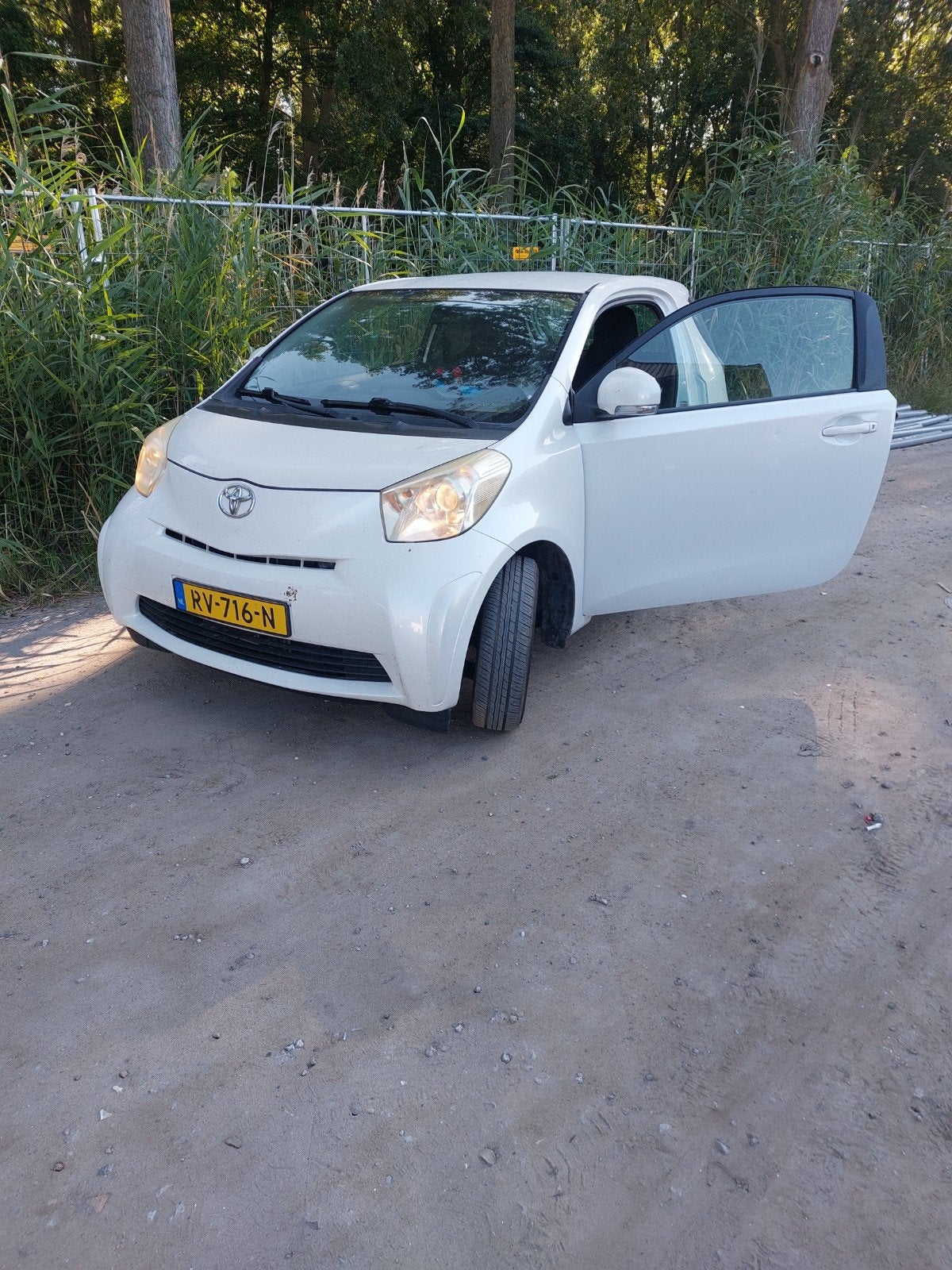 Toyota IQ 1.0 2009 Wit, slechts 131000 km., 4 stoelen, Handgeschakeld, 3 cilinders, Geïmporteerd