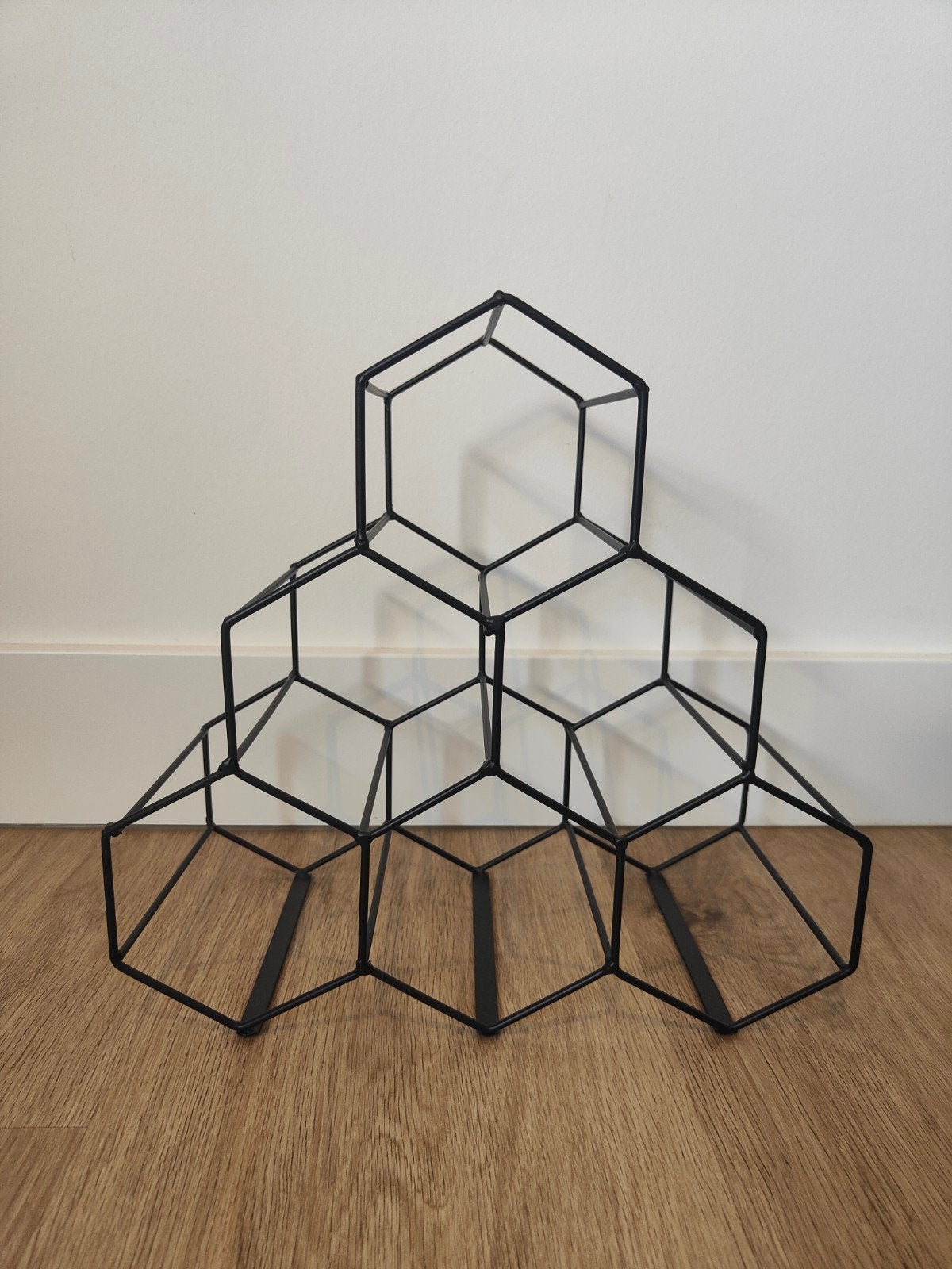 Stijlvol zwart metalen wijnrek (hexagon / honingraat design), 5 tot 15 flessen, Ophalen of Verzenden, Zo goed als nieuw, Metaal