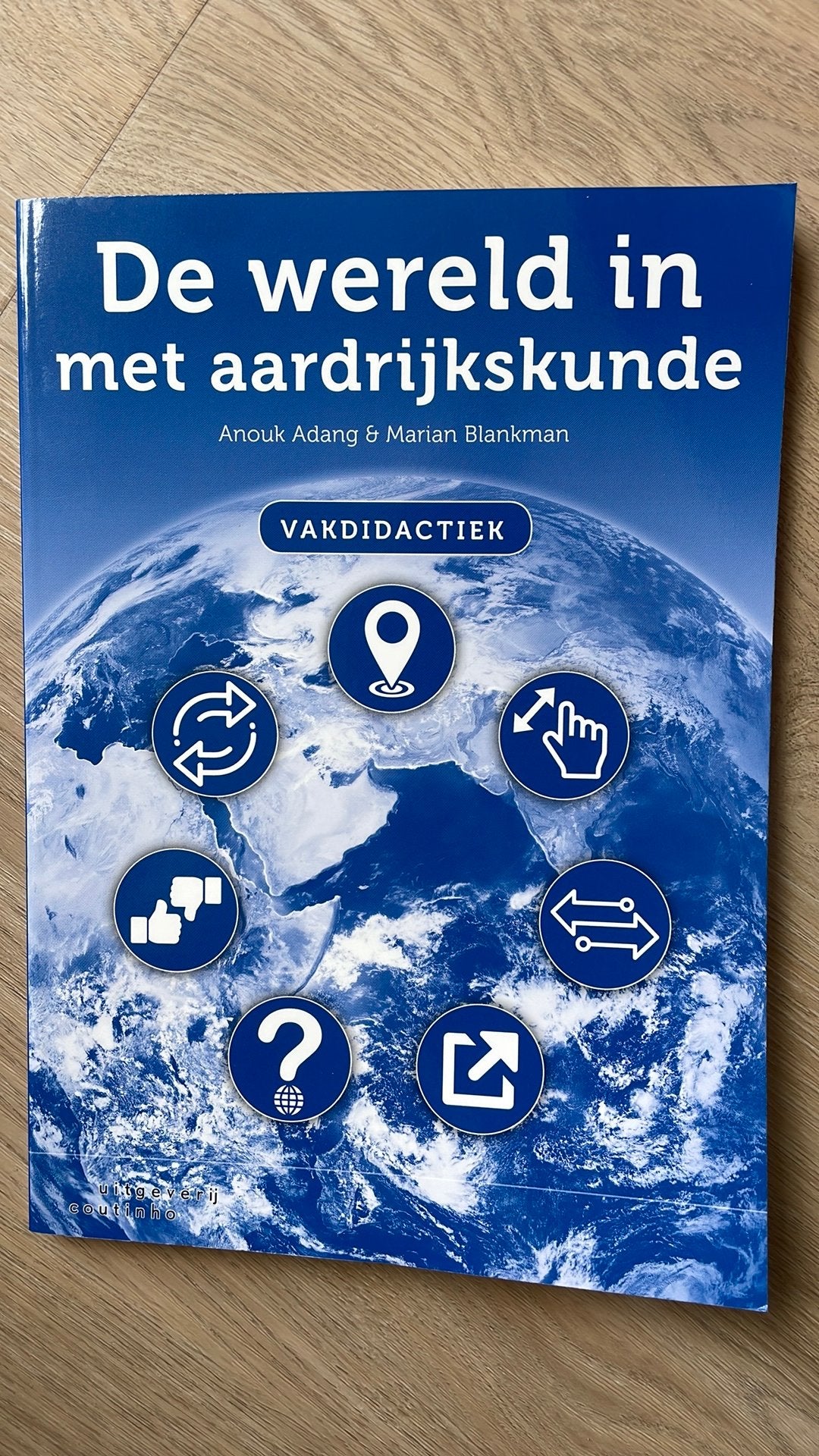 Anouk Adang - De wereld in met aardrijkskunde, Boeken, Anouk Adang; Marian Blankman, Ophalen of Verzenden, Zo goed als nieuw, Natuurwetenschap