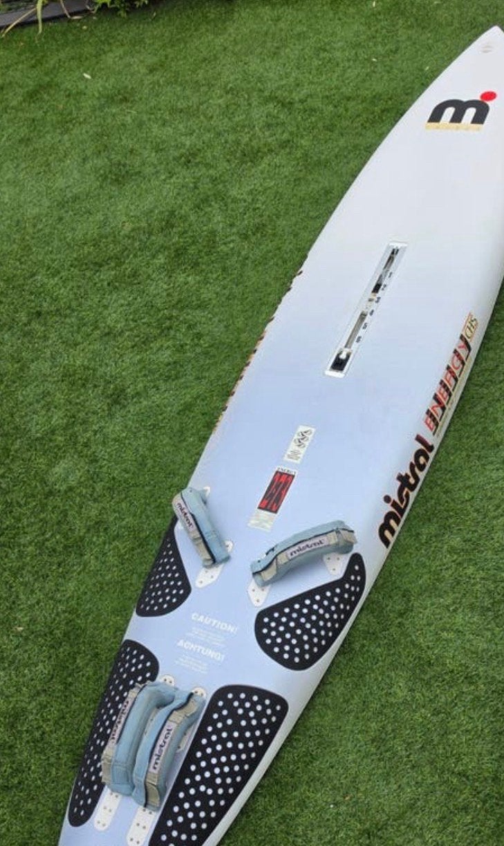 Complete Windsurfset: Mistral Energy 273 met 2 gieken, Ophalen, Gebruikt, 5 tot 6.5 m², Met vin(nen)
