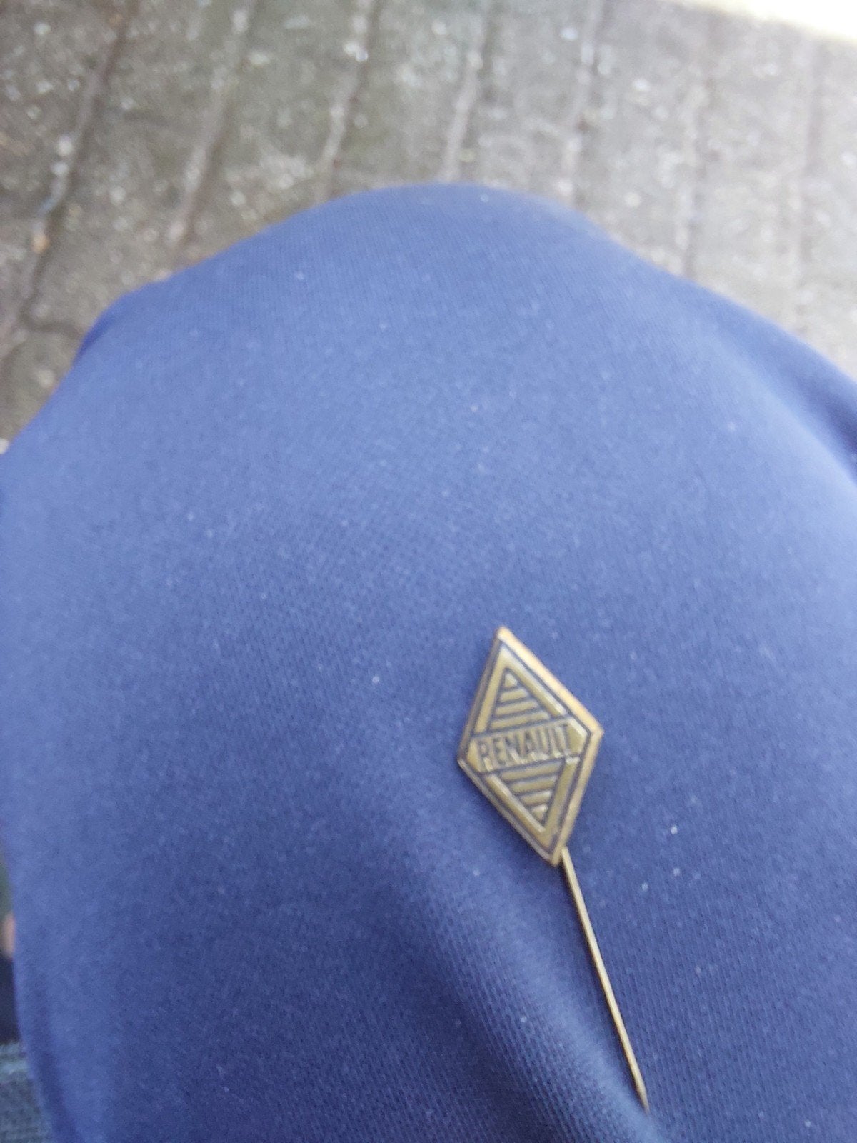 Vintage Renault Speldje - Uniek Verzamelobject, Verzamelen, Verzenden, Gebruikt, Merk, Speldje of Pin