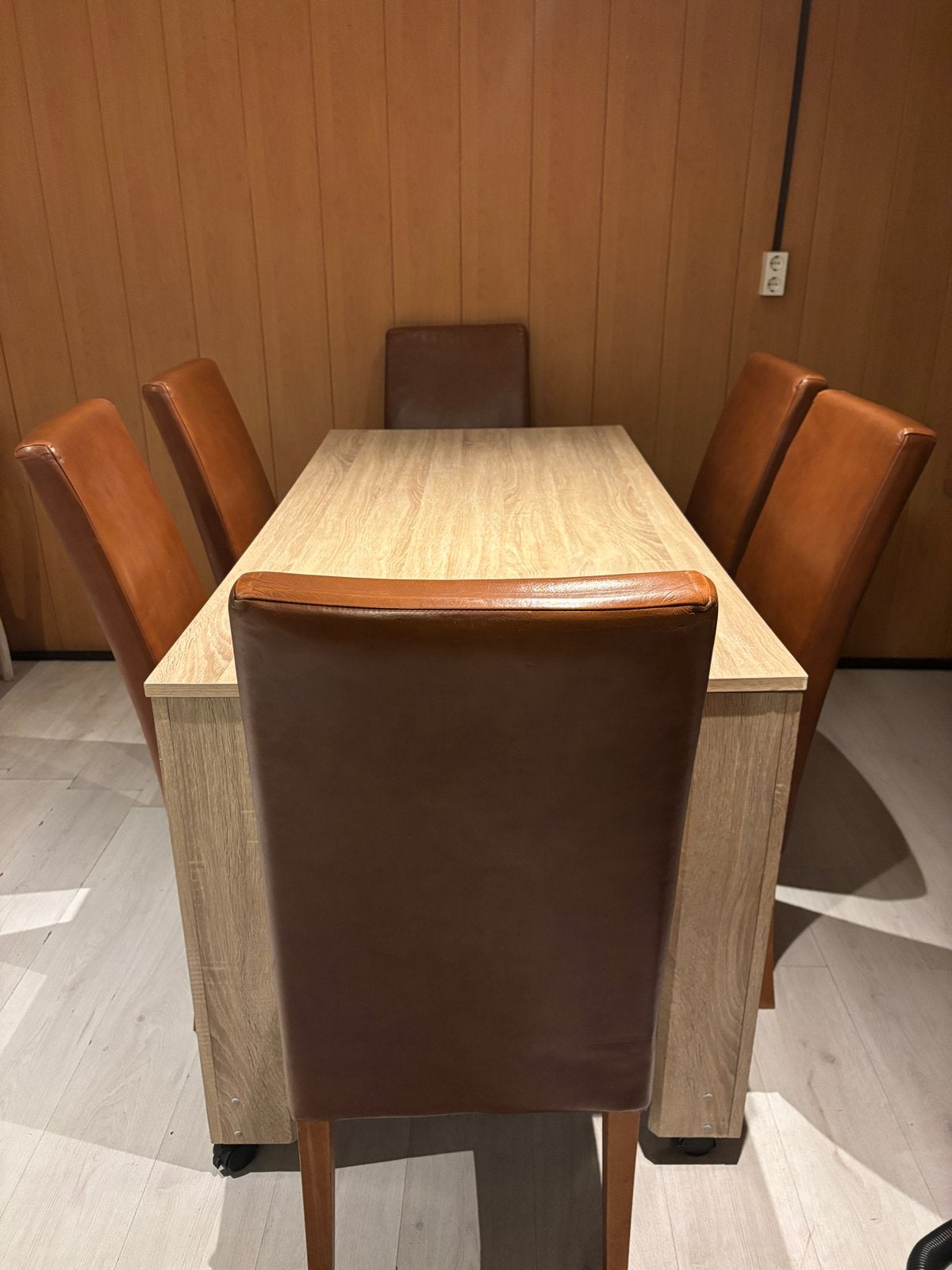 Eethoek met eettafel op wieltjes met 6 bruine leren stoelen, Huis en Inrichting, Ophalen, Gebruikt, Vijf personen of meer, Rechthoekig
