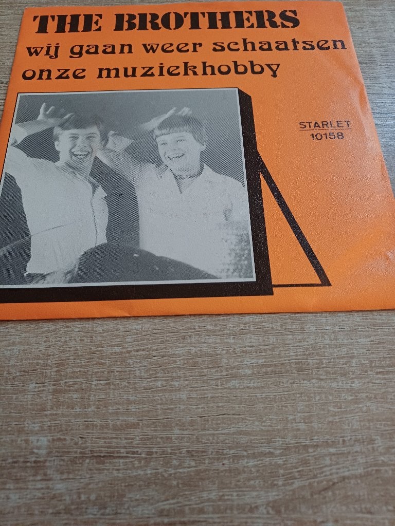 152a Single The brothers – Wij gaan weer schaatsen onze, 7 inch, Ophalen of Verzenden, Zo goed als nieuw, Overige typen