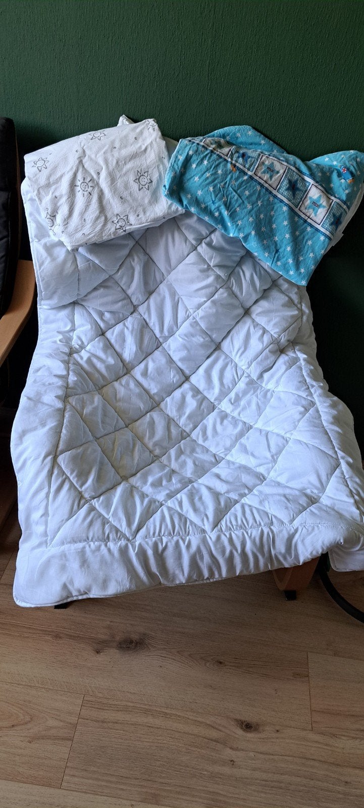 Te koop kinderdekbed met 2 dekbedovertrekken, 90x140, Ophalen, Zo goed als nieuw, Eenpersoons, Dekbedovertrek