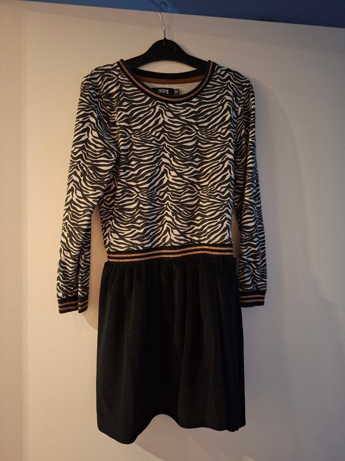 jurk zebra print 122-128, Ophalen of Verzenden, Zo goed als nieuw, Meisje, Jurk of Rok