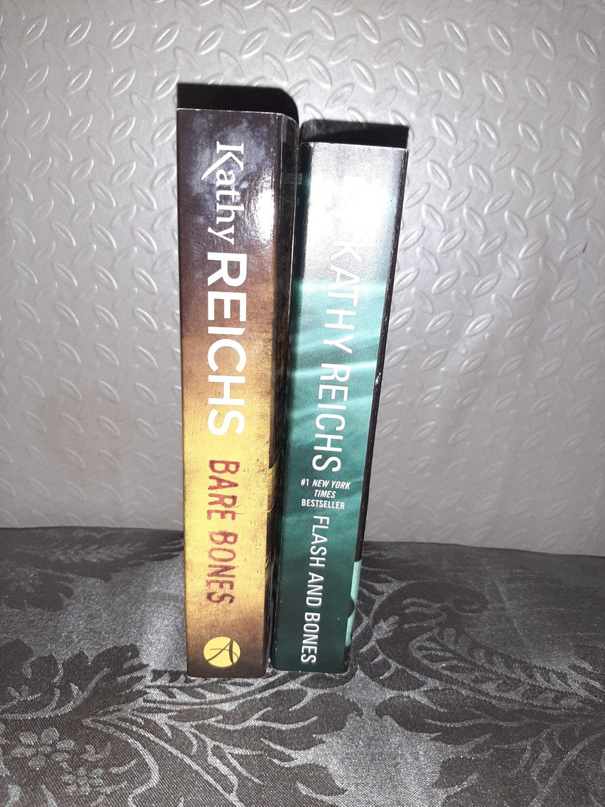 Kathy Reichs - Bare Bones & Flash and Bones (2 boeken), Ophalen of Verzenden, Gelezen