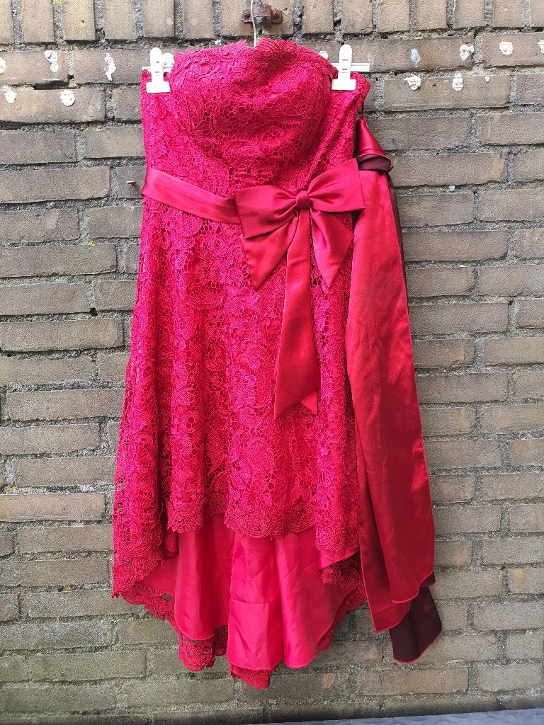 Rode galajurk kant & strik – Juju & Christine (maat 2), Ophalen of Verzenden, Zo goed als nieuw, Rood, Galajurk