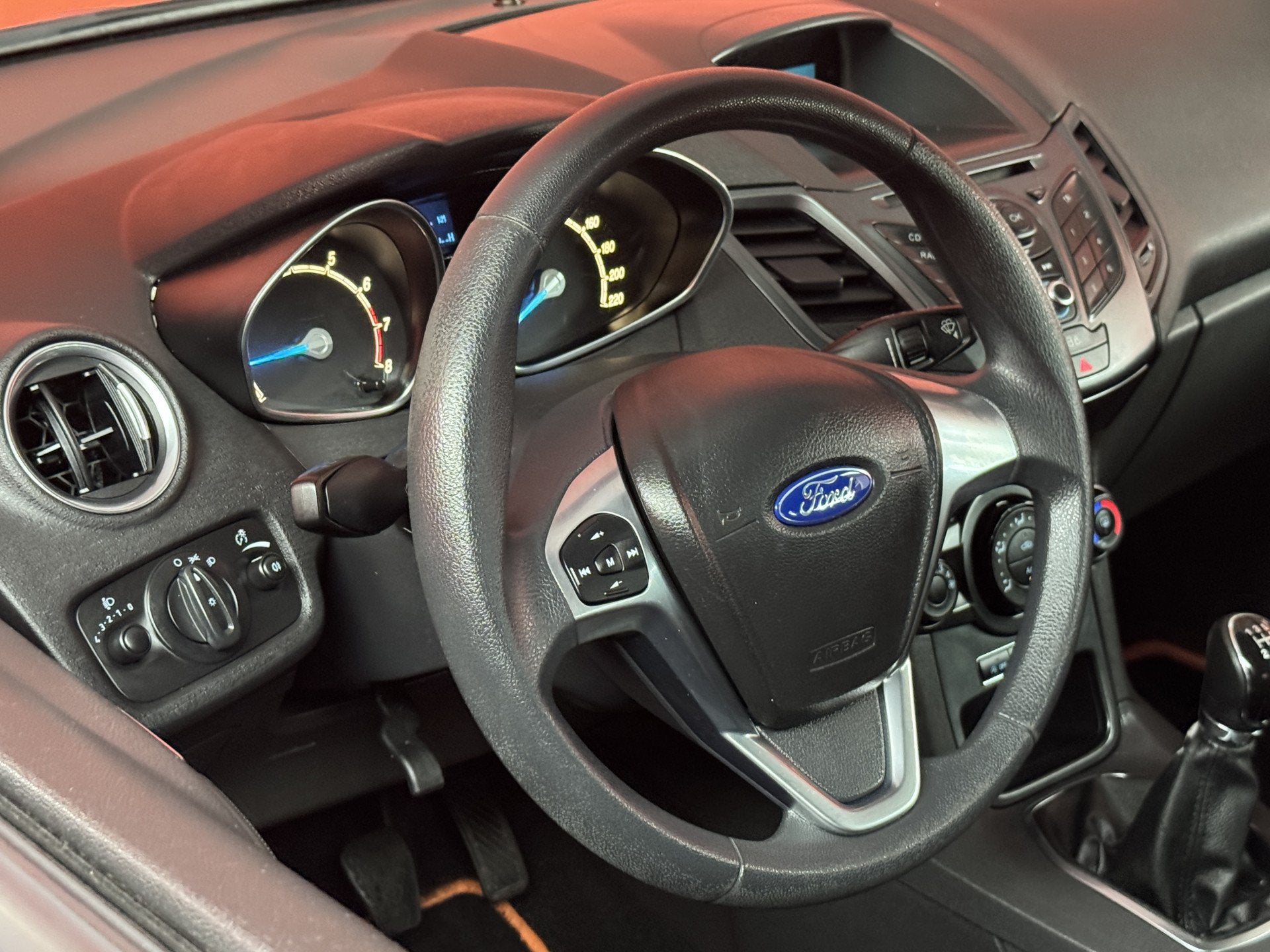 Ford Fiesta 1.0 Champion | APK 21-06-2027 | Airco | Trekhaak, Auto's, Voorwielaandrijving, Euro 5, Stof, Zwart