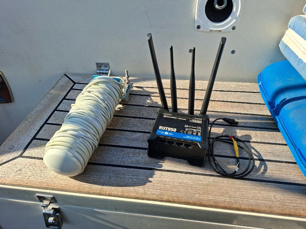 Router Teltonica RUT905 voor 4G, Computers en Software, Netwerk switches, Ophalen, Gebruikt