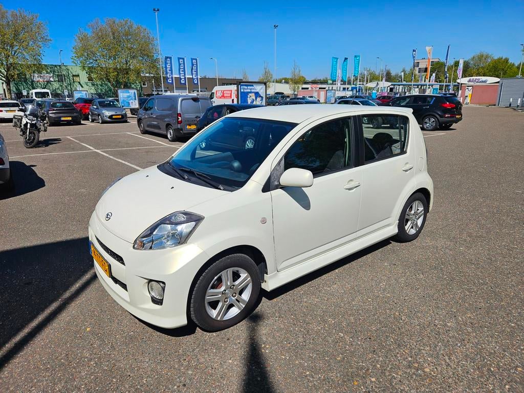 Daihatsu Sirion 2 1.3-16V SPORT AIRCO NW.APK, Auto's, Daihatsu, Voorwielaandrijving, Gebruikt, 31 €/maand, 4 cilinders