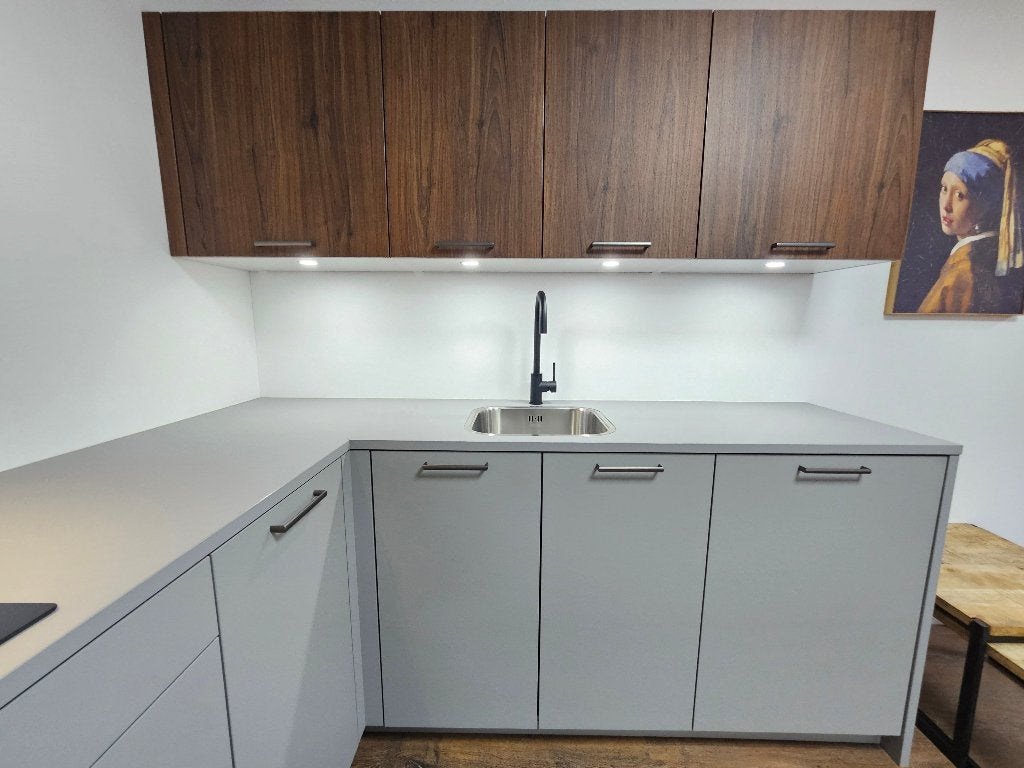Showroomkeuken parelgrijs compleet met Bosch apparatuur, Huis en Inrichting, Nieuw, Werkstraße 3 32289 Rödinghausen Duitsland