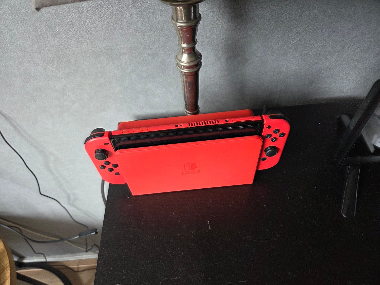 Nintendo Switch OLED Rood, Spelcomputers en Games, Spelcomputers | Nintendo Switch, Met games, Zo goed als nieuw, Met 3 controllers of meer