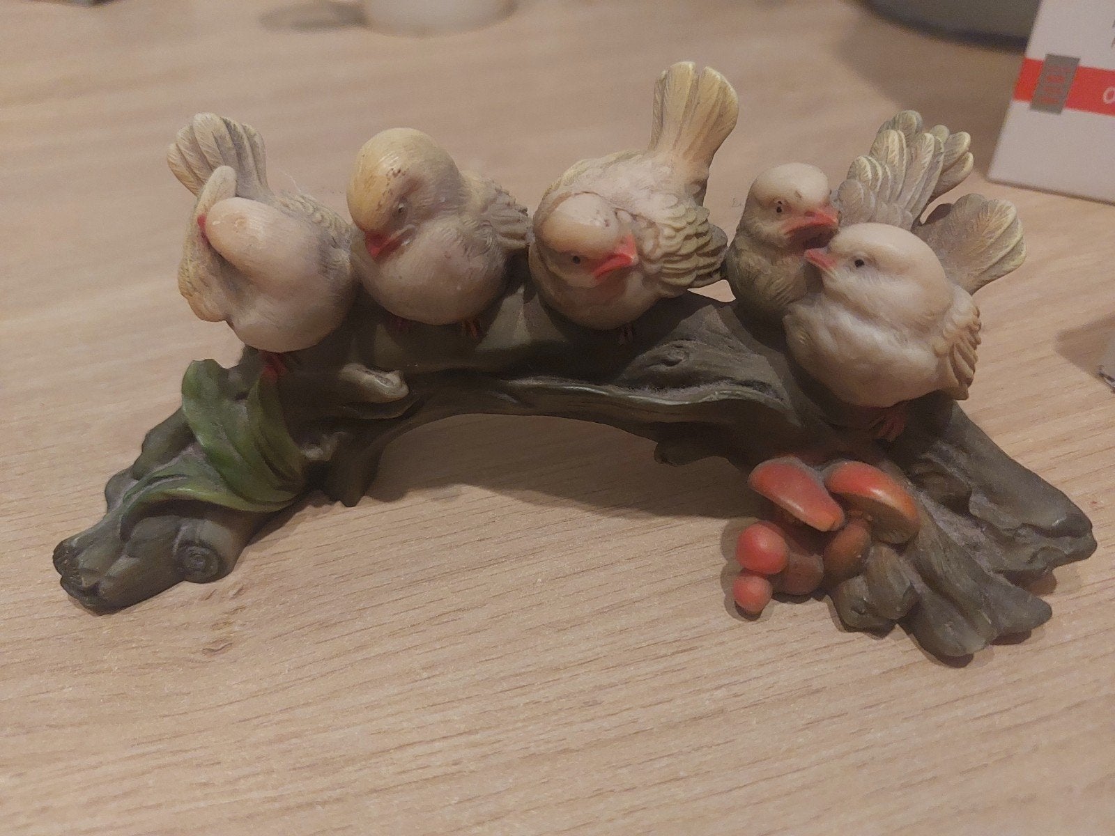 A. Lucchesi Beeldje Vogels op Tak met Paddenstoelen, Meerkleurig, Ophalen of Verzenden, Steen/keramiek, Klassiek