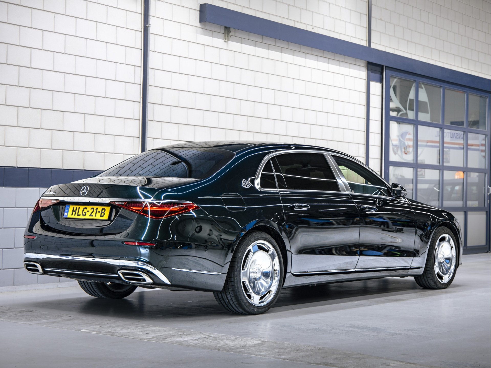 Mercedes-Benz S-Klasse 580 4MATIC Maybach | Emerald Green |, Auto's, Automaat, Dealer onderhouden, 2175 kg, Gebruikt