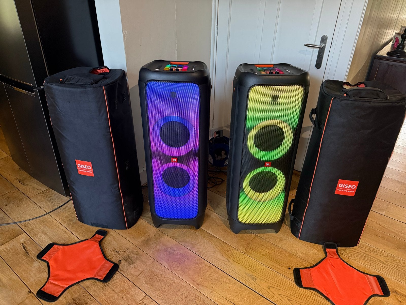 JBL Partybox 1000 (2x) met hoezen - Krachtig Geluid & Licht, Ophalen, JBL, Overige typen, Zo goed als nieuw