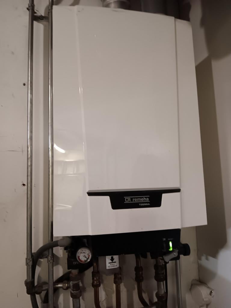 Remeha Tzerra 28C GRATIS, Doe-het-zelf en Verbouw, Verwarming en Radiatoren, Gebruikt, Cv-ketel of Combi-ketel, 30 tot 80 cm, Minder dan 60 cm