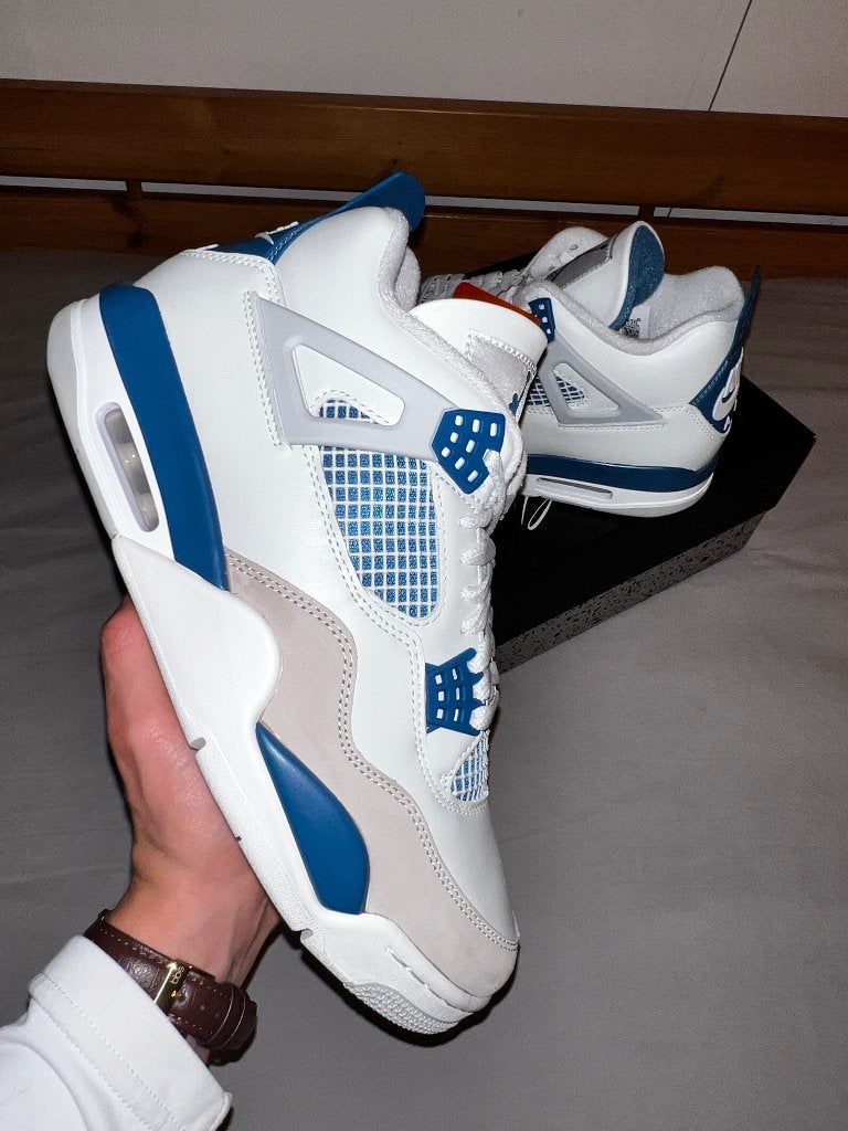 Jordan 4 Retro Military Blue (US 9,5 / EU 43), Kleding | Heren, Blauw, Nike, Nieuw, Ophalen of Verzenden