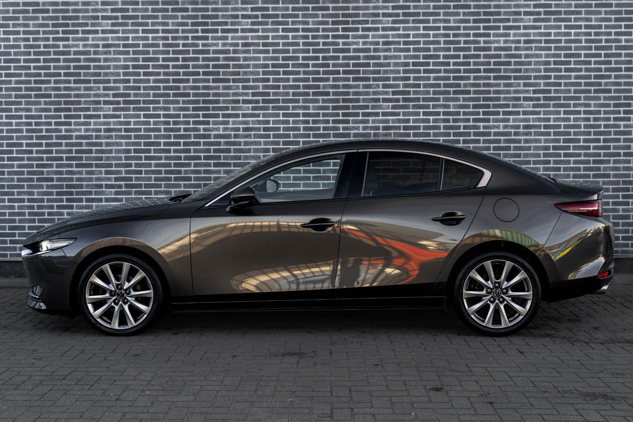 Mazda 3 2.0 e-SkyActiv-X M Hybrid 180 Luxury | Wit Lederen B, 4 cilinders, Bruin, 179 pk, Bedrijf