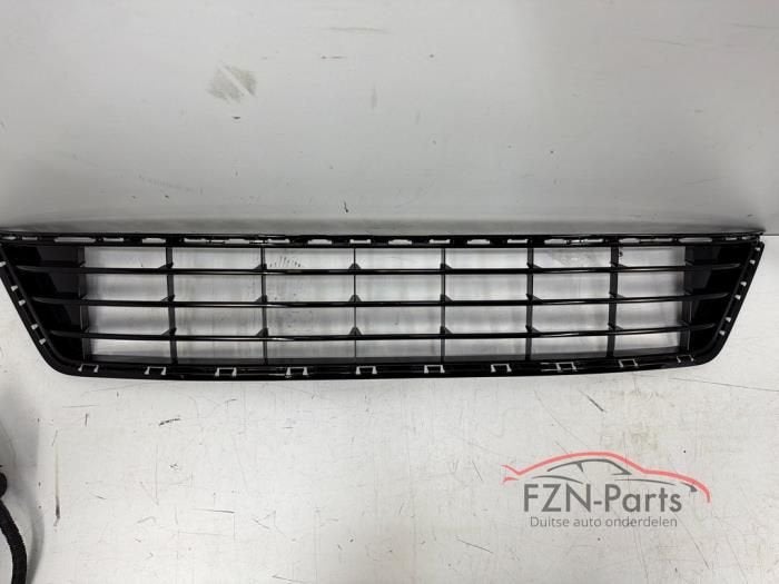 VW Golf 7 R voorbumper Inleg Hoogglanszwart, Ophalen of Verzenden, Gebruikt, Voor, Bumper