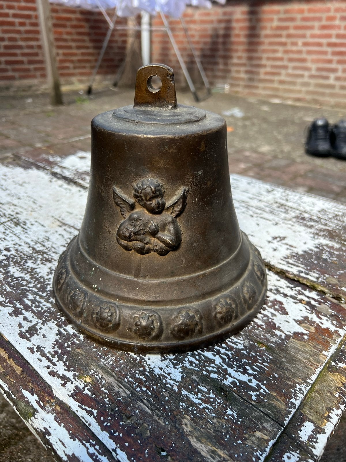Antieke Bronzen Boerderij Bel met Engelenreliëf, Ophalen of Verzenden