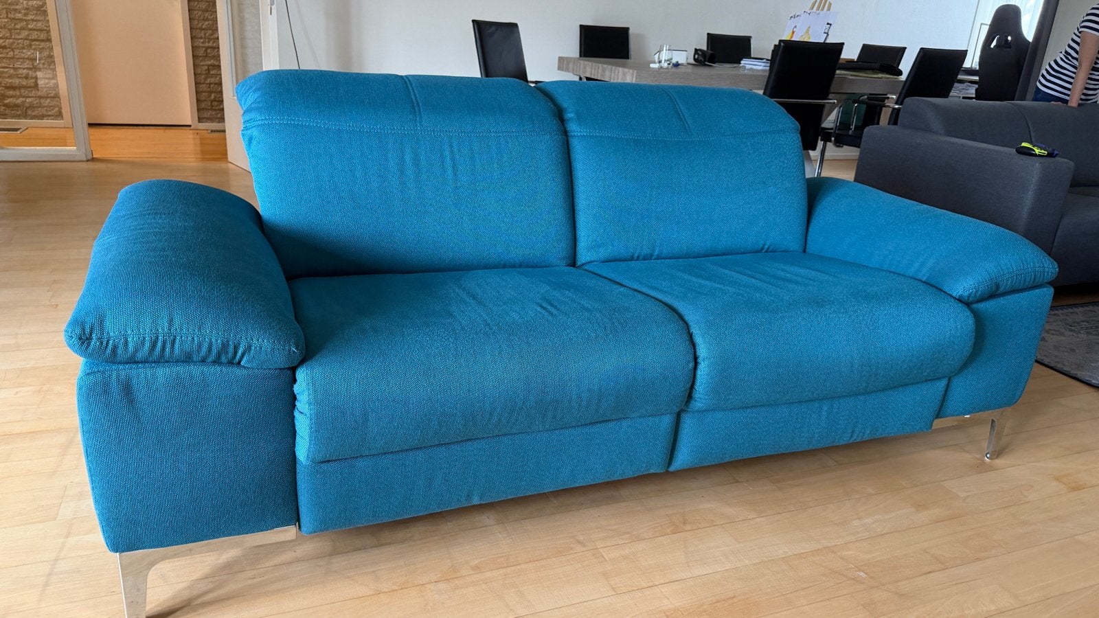 Comfortabele elektronische bank - Blauw, Huis en Inrichting, Banken | Bankstellen, Gebruikt, Tweepersoons, 75 tot 100 cm, Ophalen of Verzenden